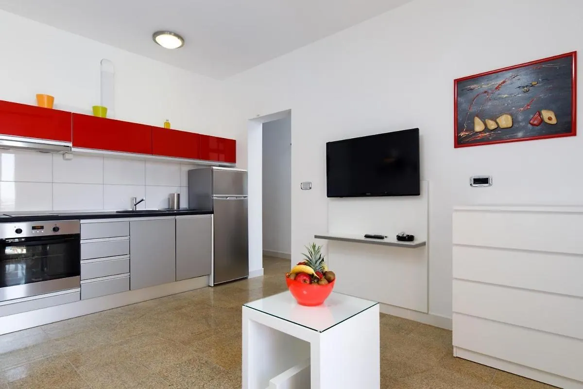 Ark Beach Apartments سبليت