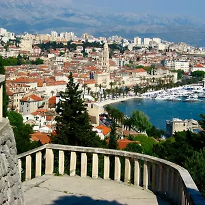 Zenta With Free Private Parking Apartment